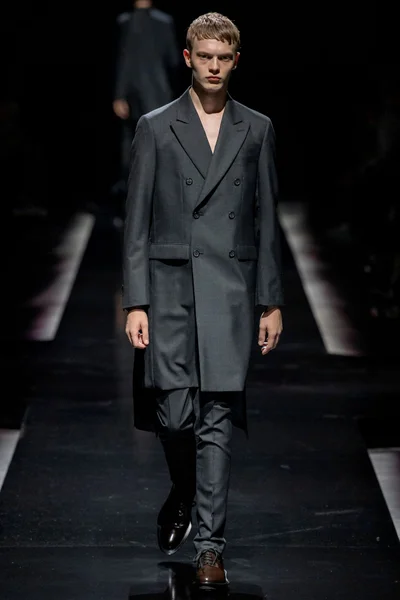 Look 3